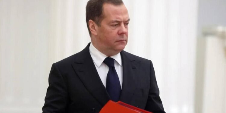 مدفيديف يحذر من تحول النزاع بين إسرائيل وإيران لمواجهة عالمية