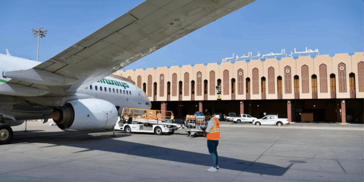 النقل تعلن استئناف الرحلات إلى مطار البصرة الدولي