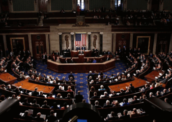 الكونغرس الأمريكي يحظر تطبيق واتساب على هواتف موظفيه