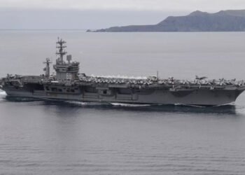 اختفاء حاملة طائرات أمريكية من أنظمة التتبع خلال توجهها إلى الشرق الأوسط