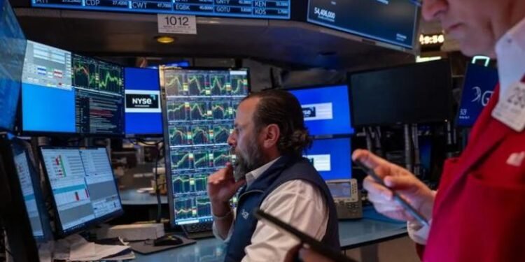 كيف تُهدد الحرب الإيرانية الأسواق الأمريكية؟.. انهيار محتمل لـ«ستاندرد آند بورز 500»