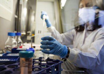 هل يقترب العالم من لقاح يقضي على الإيدز بجرعة واحدة؟.. إعلان جديد