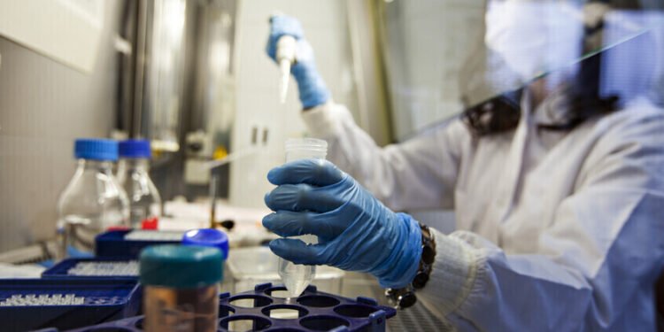 هل يقترب العالم من لقاح يقضي على الإيدز بجرعة واحدة؟.. إعلان جديد