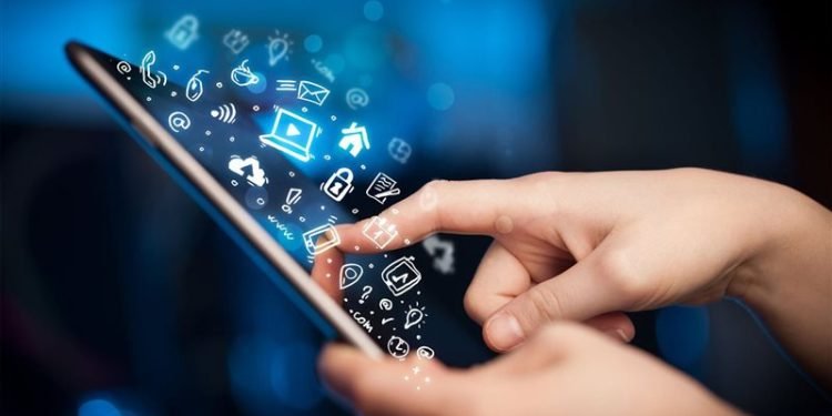 بين الرصانة والابتذال: ظاهرة الكلمات الهابطة في الأدب ووسائل التواصل