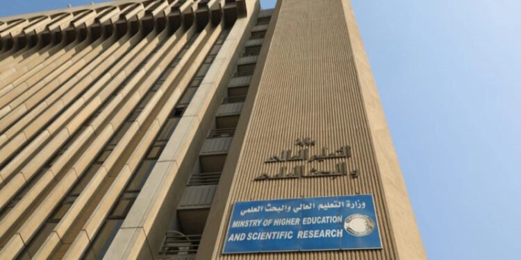 التعليم تصدر أمراً وزارياً بتعيين عدد من حملة الشهادات العليا والأوائل