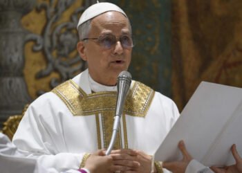 البابا يدعو إلى تغليب الدبلوماسية على الأسلحة بالشرق الأوسط