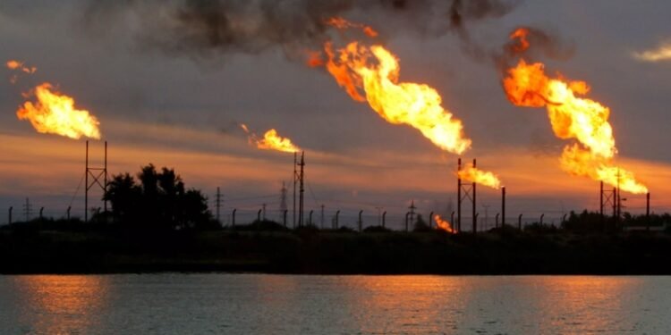 خام البصرة يسجل مكاسب أسبوعية بنحو 3%