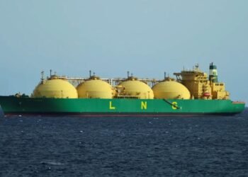 إعلام إيراني: البرلمان وافق على إغلاق مضيق هرمز