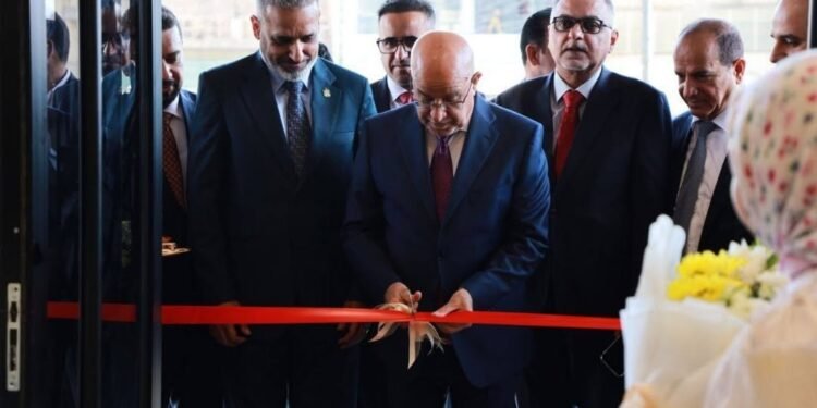 وزير الصحة يفتتح مركز مدينة الصدر لعلاج الأورام في بغداد