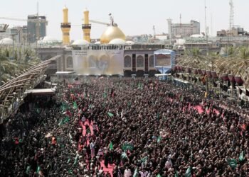 وزارة الداخلية: دخول عشرات الآلاف من الزائرين العرب والأجانب إلى العراق لإحياء ذكرى عاشوراء