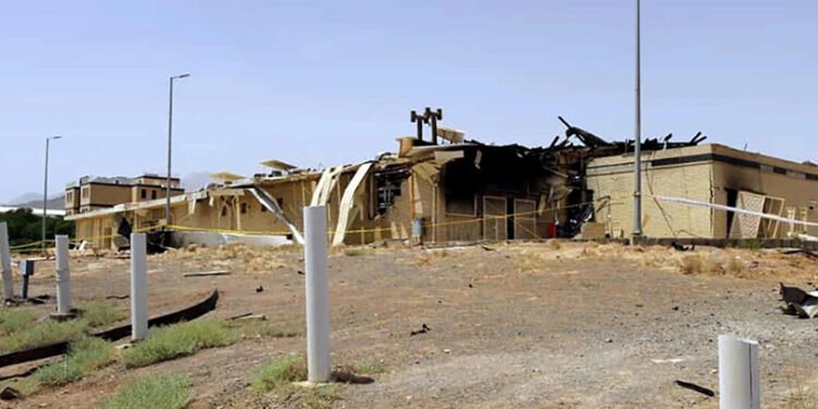 اليورانيوم الإيراني المُخصب يستفيد من الضربات الأميركية.. كيف ذلك؟