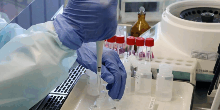 متحور كورونا الجديد يدق ناقوس الخطر في بريطانيا