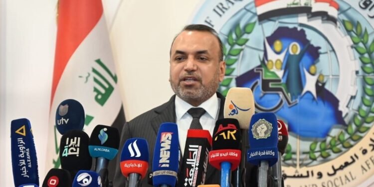 وزير العمل يطلق رسمياً مركز الاتصالات الموحد Call Centre الاول من نوعه في العراق