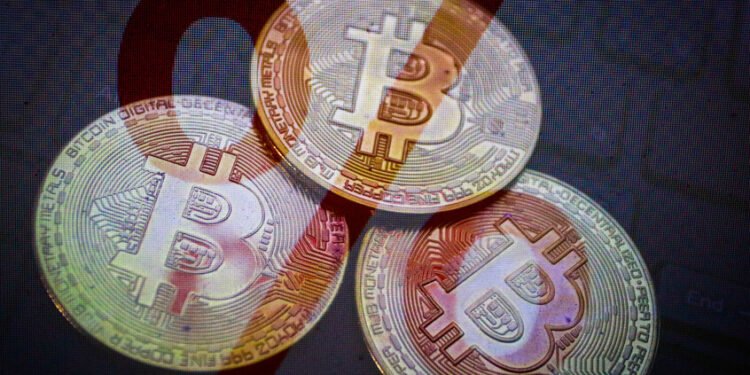 السلطات الإماراتية تنفي أنباء منح الإقامة الذهبية للمستثمرين في العملات الرقمية