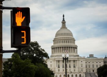 “نيويورك تايمز”: تأسيس حزب ثالث فعال في الولايات المتحدة قد يكون أصعب من إرسال إنسان إلى المريخ