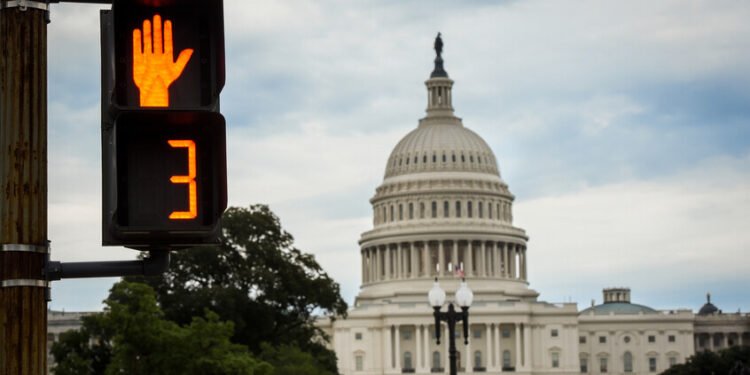“نيويورك تايمز”: تأسيس حزب ثالث فعال في الولايات المتحدة قد يكون أصعب من إرسال إنسان إلى المريخ