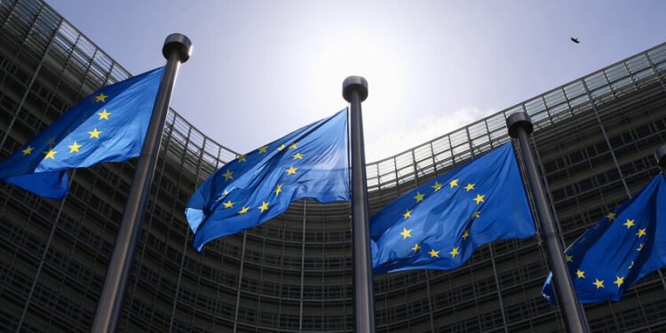 “بلومبرغ”: الاتحاد الأوروبي يستعد لفرض رسوم على السلع الأمريكية بقيمة 116 مليار يورو