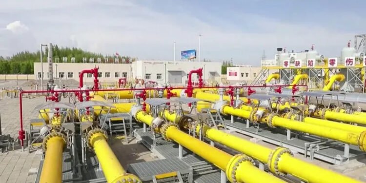 خام البصرة يرتفع بأكثر من دولار للبرميل رغم انخفاض اسعار النفط عالميا