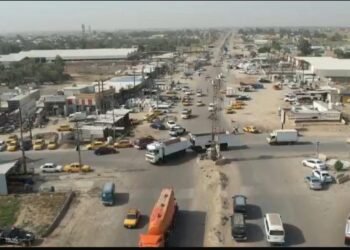 بتوجيه من المحافظ.. مديرية طرق وجسور محافظة بغداد تباشر لإزالة التجاوزات عن طريقين رئيسين