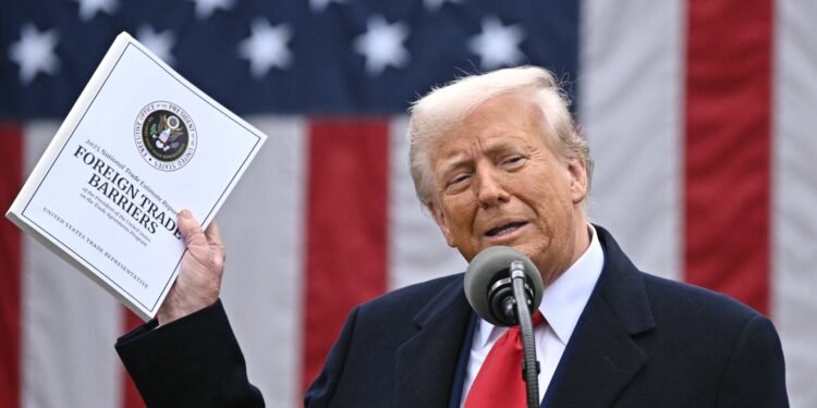 ترامب: سنبدأ فرض الرسوم الجمركية في 1 آب المقبل ولن نمنح أي تمديد