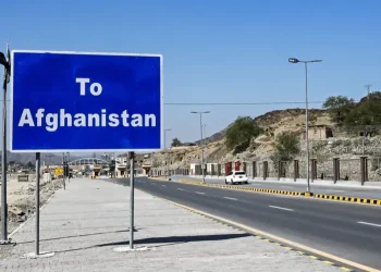 مقتل 15 مدنياً إثر اشتباكات على الحدود بين أفغانستان وباكستان