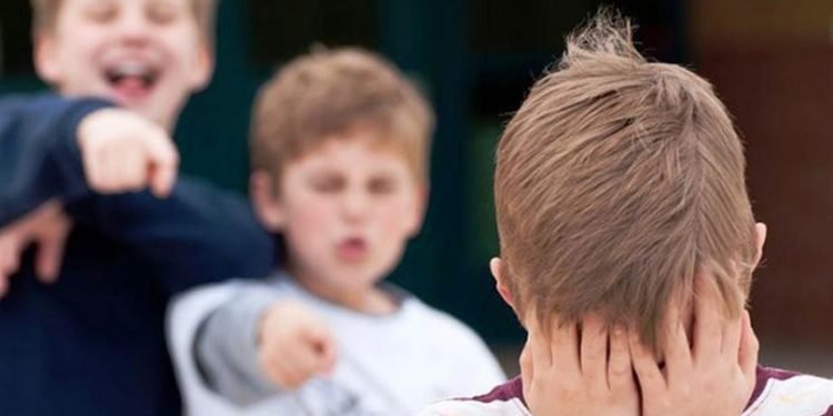 المزاح في الميزان.. تربية للنفس أم عبث بالقيم؟