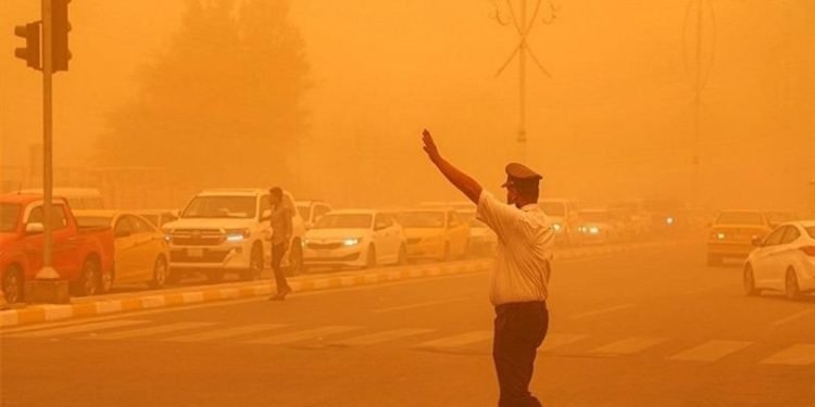 المرور تدعو السائقين للانتباه بسبب موجة الغبار