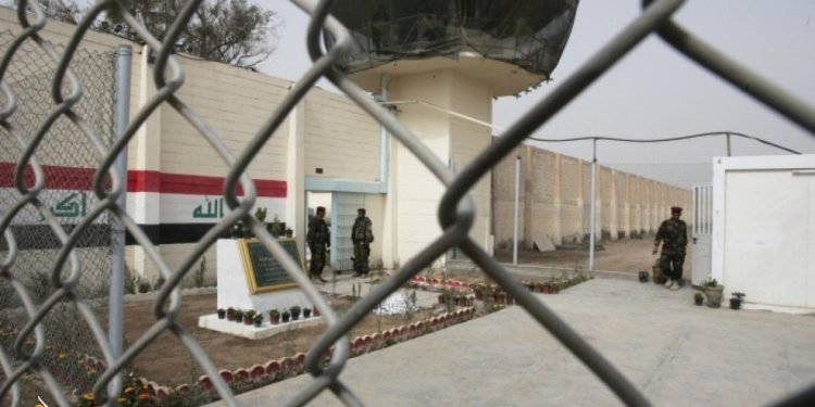 العدل تعلن التعاقد لحجب إشارات الهواتف داخل السجون وتطبيق نظام إلكتروني لمتابعة أوضاع النزلاء