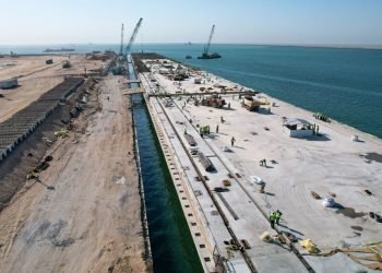 النقل تعلن استكمال التصاميم البرية والسككية لطريق التنمية نهاية العام الحالي