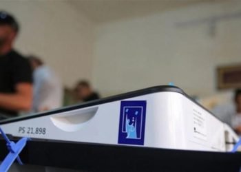 المفوضية توضح آلية تصويت الخارج وتؤكد عدم توقف تسليم البطاقات