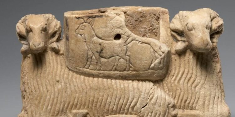استعادة قطعة أثرية سومرية من متحف المتروبوليتان بواشنطن