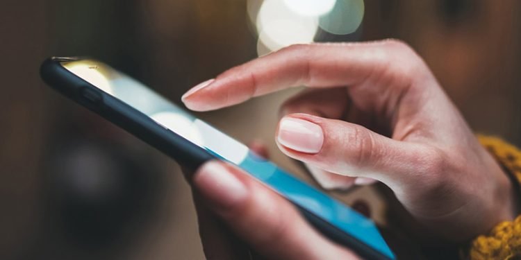 خطاب الصمت في الفضاء الرقمي السائل