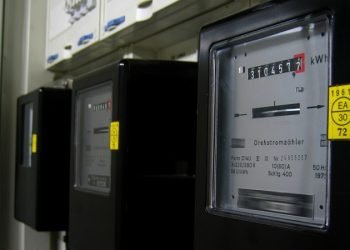 الكهرباء تعتمد نموذجًا ماليًا جديدًا لتقليل كلفة الطاقة بنسبة 40%