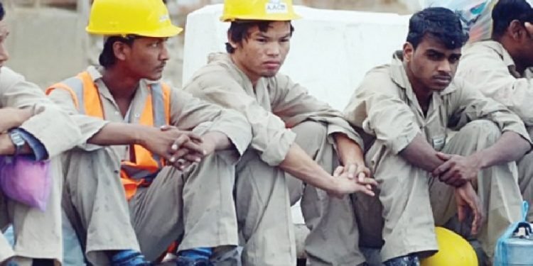 موازنة العمالة الأجنبية.. ضرورة لتفادي الأعباء الاقتصادية في العراق