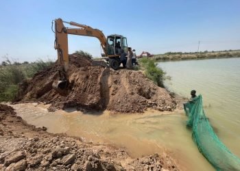 حملة لرفع التجاوزات على المياه في ذي قار