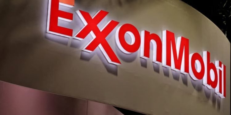 رويترز: “إكسون موبيل” تسعى لشراء حصة “لوك أويل” في العراق