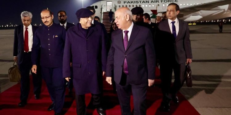 بغداد تستقبل زرداري.. مباحثات عراقية-باكستانية مرتقبة لتعزيز التعاون