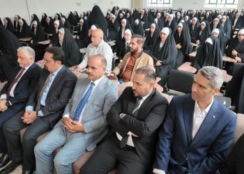 حملة توعية في النجف من مخاطر الابتزاز الإلكتروني للطالبات والفتيات