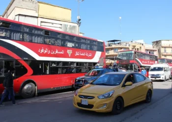 العمل تحدد شروط منح القروض الخاصة بشراء سيارة نقل ركاب