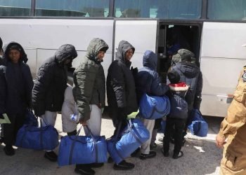 عودة المهاجرين.. تضافر جهود السفارة والسلطات الليبية يخفف معاناة العراقيين