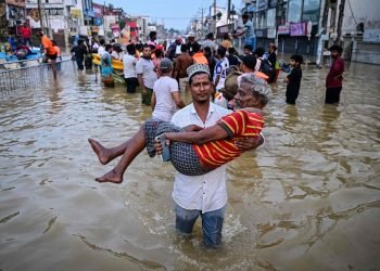 أكثر من ألف قتيل في آسيا بسبب الفيضانات وانهيارات التربة