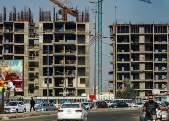 خبراء: تأخر تشكيل الحكومة يهدد مستقبل الاستثمار