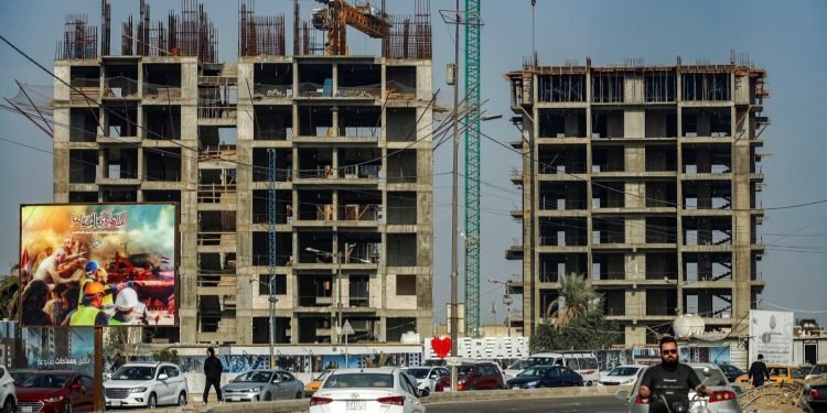خبراء: تأخر تشكيل الحكومة يهدد مستقبل الاستثمار