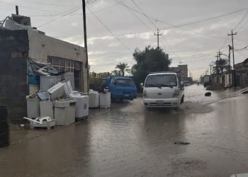 استنفار الجهود الخدمية لسحب مياه الأمطار من الشوارع