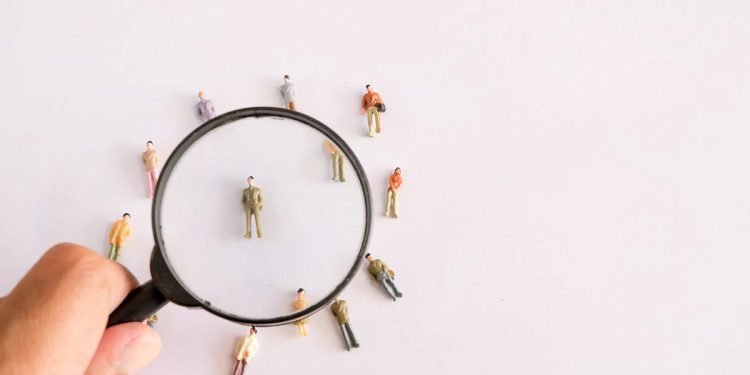 الفرص المسروقة: حين يغتال المالُ كفاءةَ الجهد