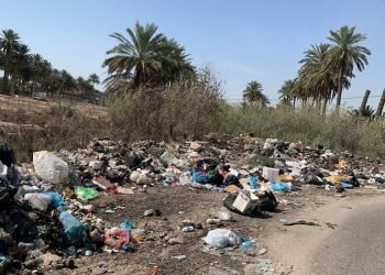 ناقل النفايات: عندما تفضح الرياح إهمالنا البيئي