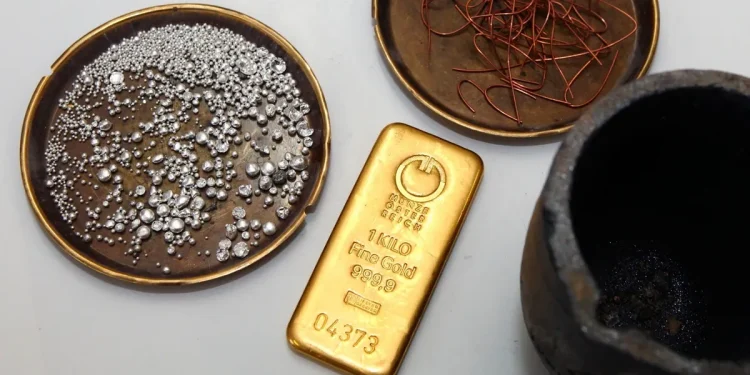 الخسائر تلتهم ثلث قيمة الفضة، والذهب يتكبد أكبر تراجع منذ الثمانينات