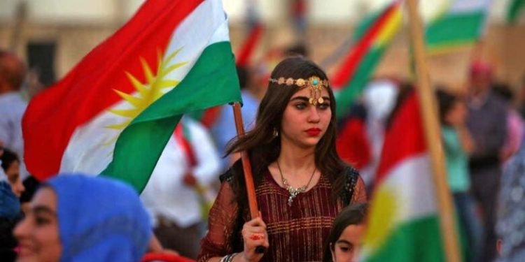 حملة الضفيرة.. هل بات قصّ الشعر أداة إرهاب ثقافي ممنهج؟