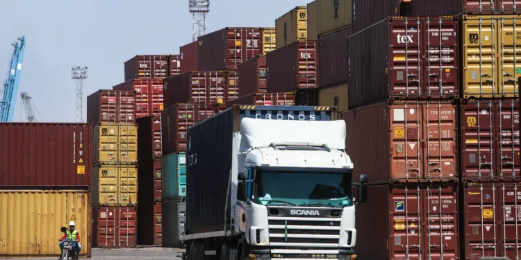 بانتظار “التير”.. تمديد العمل بنظام الترانزيت العادي لعبور العراق