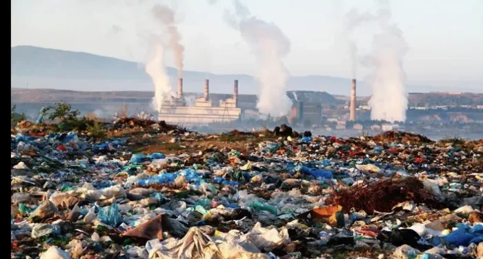 التلوث البيئي في بغداد..متابعة مستمرة للحد من الملوثات ومنع إحراقها